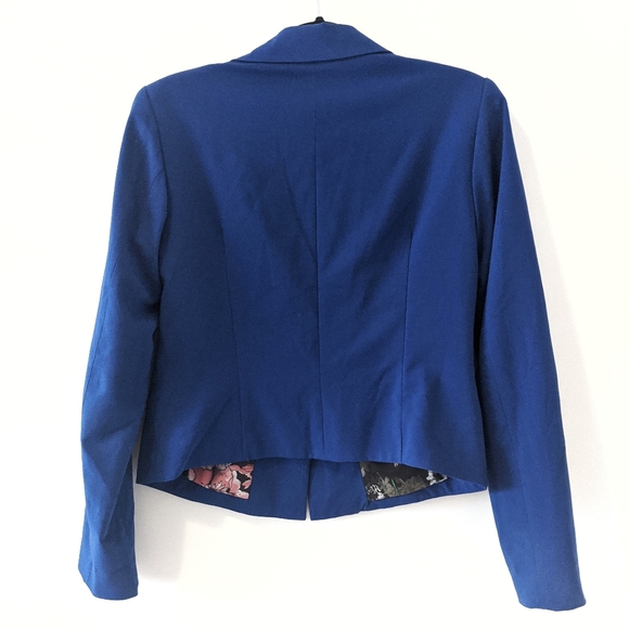 Fitted/Cropped Cobalt Blazer - ONLY Blue Behavior Kaiser New Short Flower Blazer - Picture 3 of 6